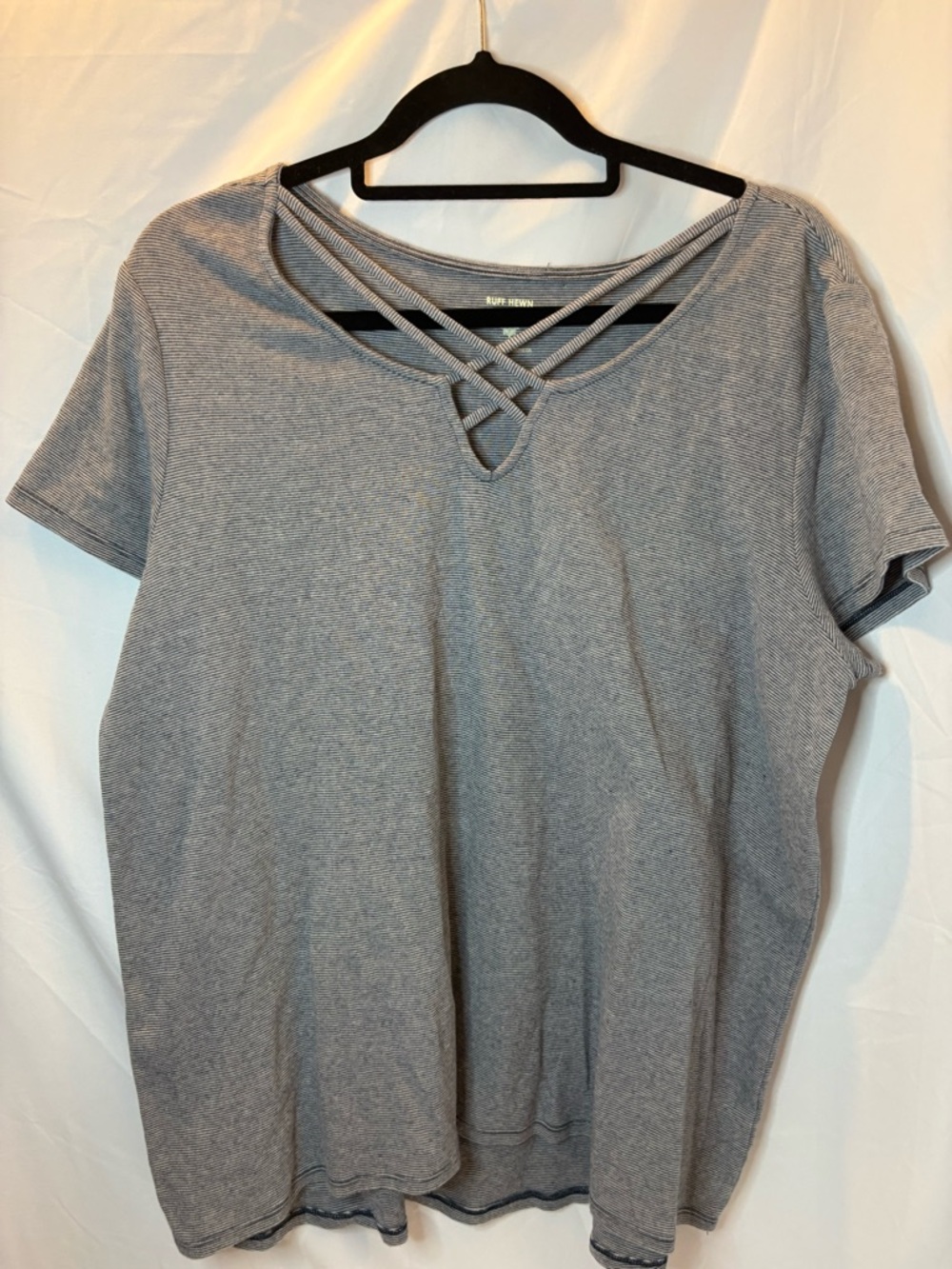 Rue21 Gray Crisscross Neck Short Sleeve Top